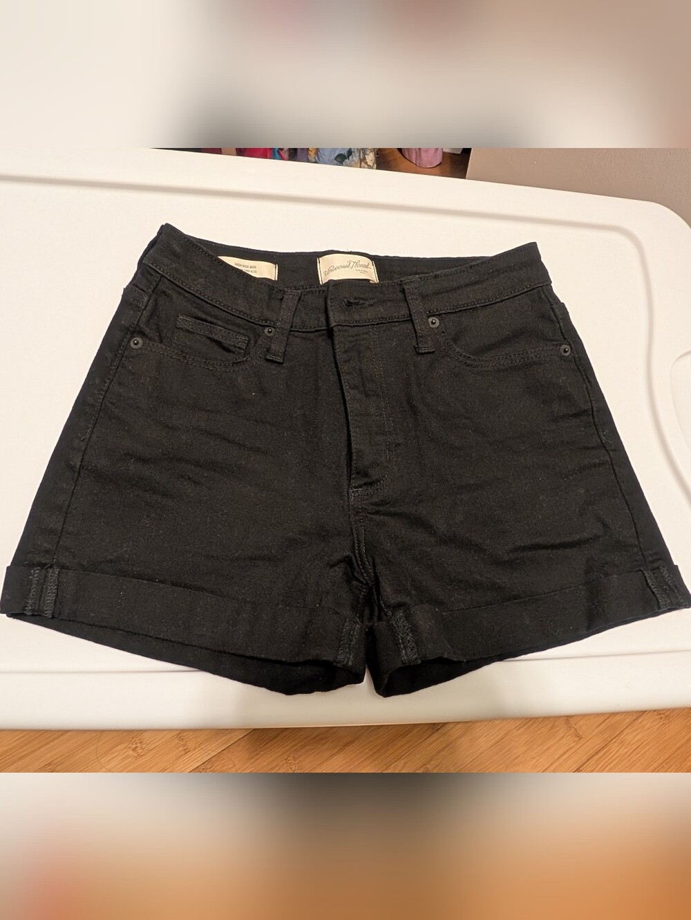 Universal Thread Women's Black High Rise Midi Shorts Size 4